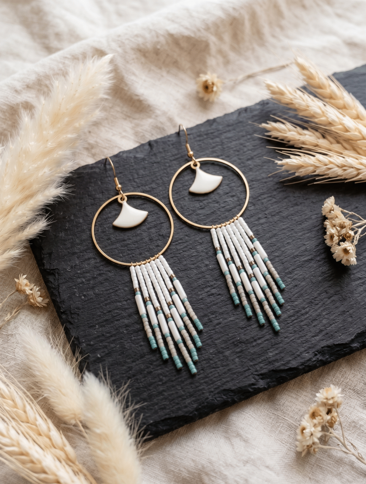 Boucles d'Oreilles Dorées "Lagon" — Franges Miyuki & Émail Blanc