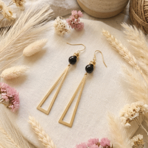 Boucles Pendantes Géométriques Dorées Avec Perle Noire