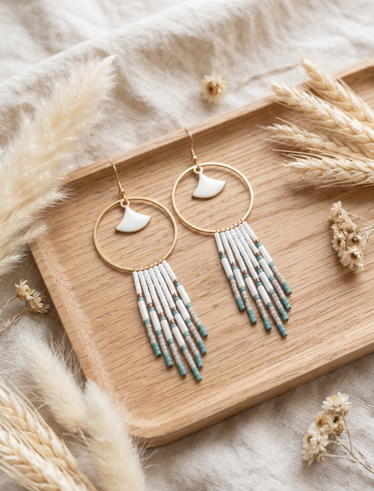 Boucles d'Oreilles Dorées "Lagon" — Franges Miyuki & Émail Blanc