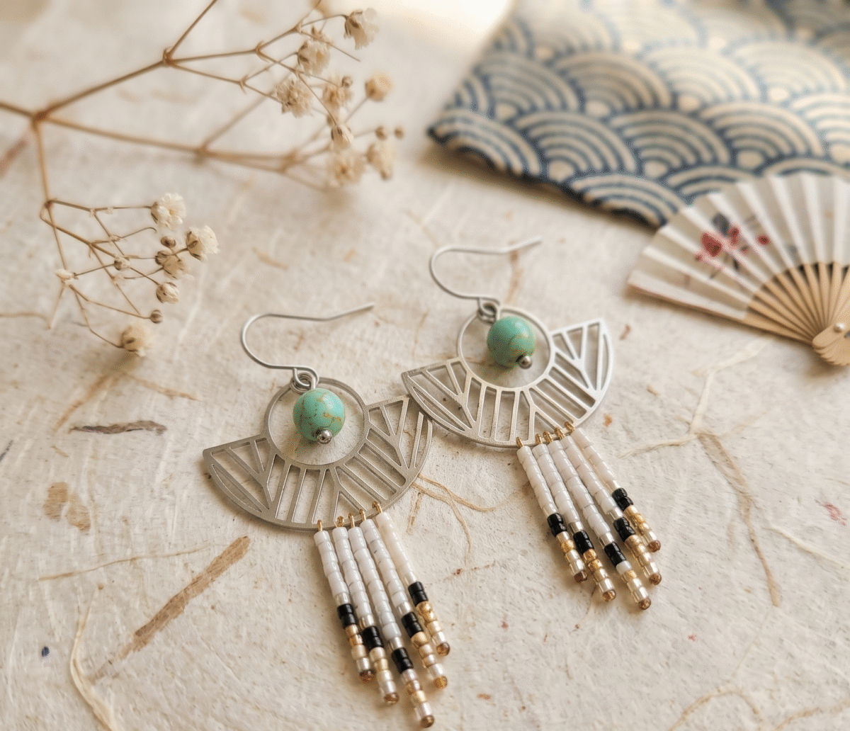 Boucles d'Oreilles Argentées "Éventail Miyuki" — Agate Turquoise & Franges