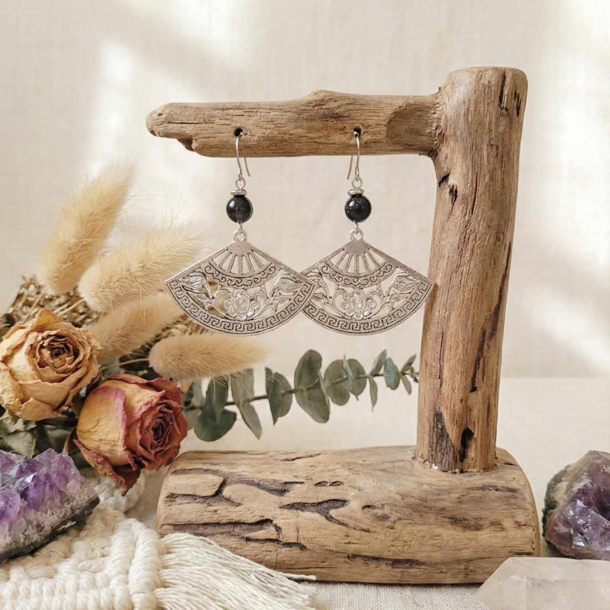 Boucles D’Oreilles Argentées Éventail Gravé Avec Perle Naturelle Et Hématite