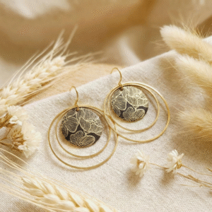 Sans titre (3000 x 3000 px) (43) Boucles D’Oreilles Style Japonais Avec Double Cercle Doré, Élégantes Et Légères.