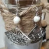 boucles d’oreilles éventail argenté avec perle naturelle ivoire fait main poamongaux