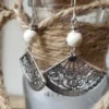Boucles d’Oreilles Éventail Argenté Avec Perle Naturelle Ivoire – Élégance Fait Main