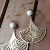 Boucles d’Oreilles Feuille de Ginkgo Dorée et Perle Ivoire