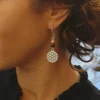Boucles d’Oreilles Pendantes Fleur de Vie Et Hématite Noire – Énergie Et Élégance Fait Main