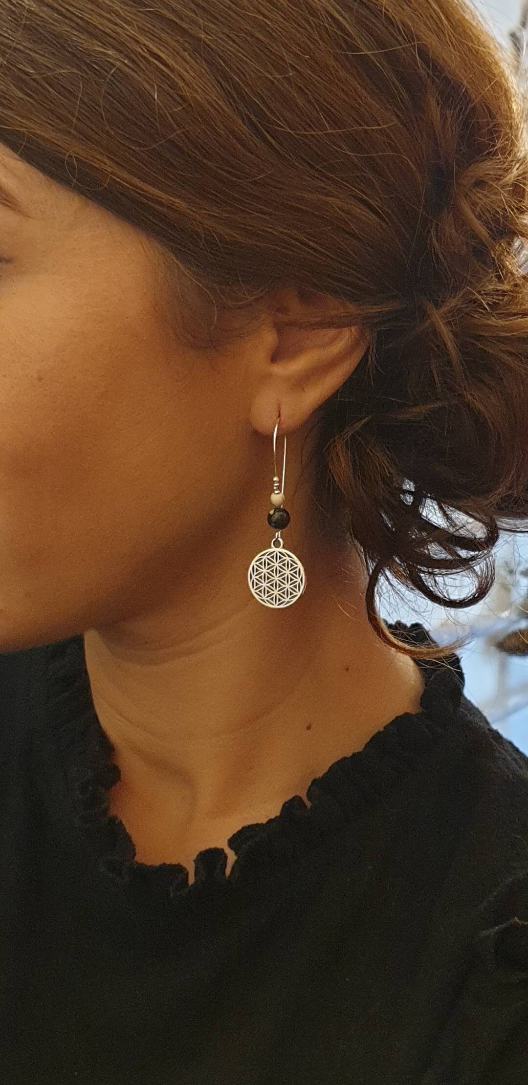 il_fullxfull.4449095528_621b Boucles d’Oreilles Pendantes Fleur de Vie Et Hématite Noire – Énergie Et Élégance Fait Main