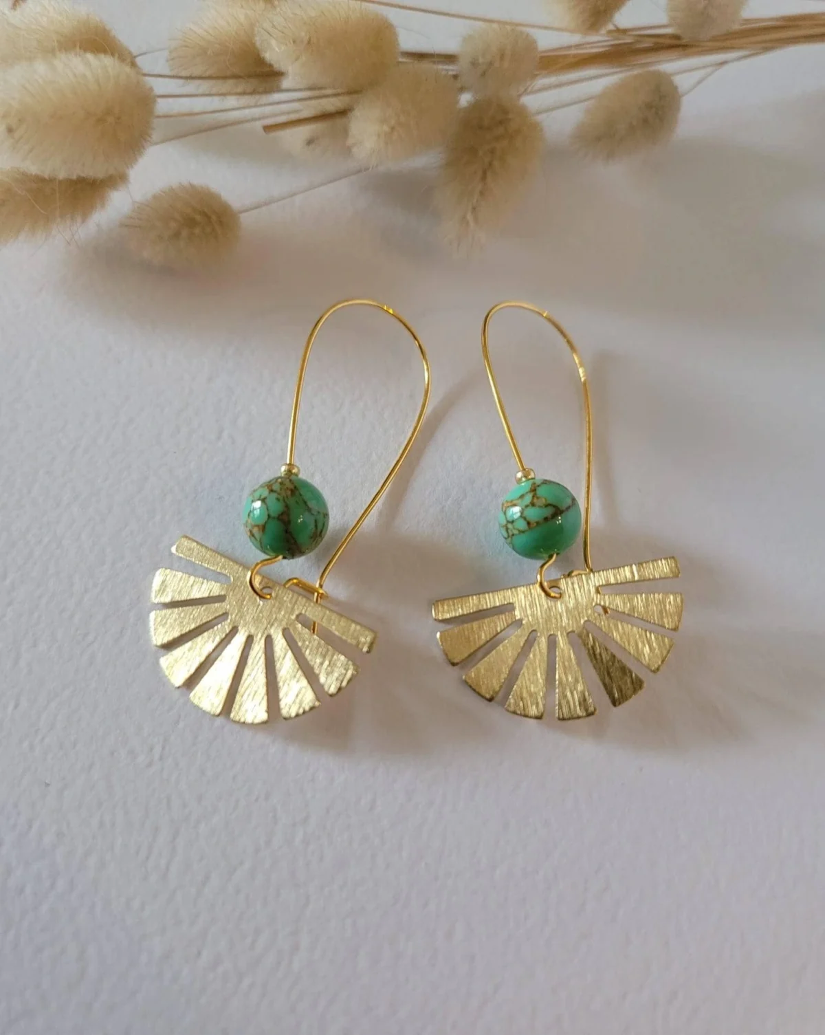 il_fullxfull.4499582077_oahw Boucles Pendantes Éventail Doré Avec Perle Turquoise