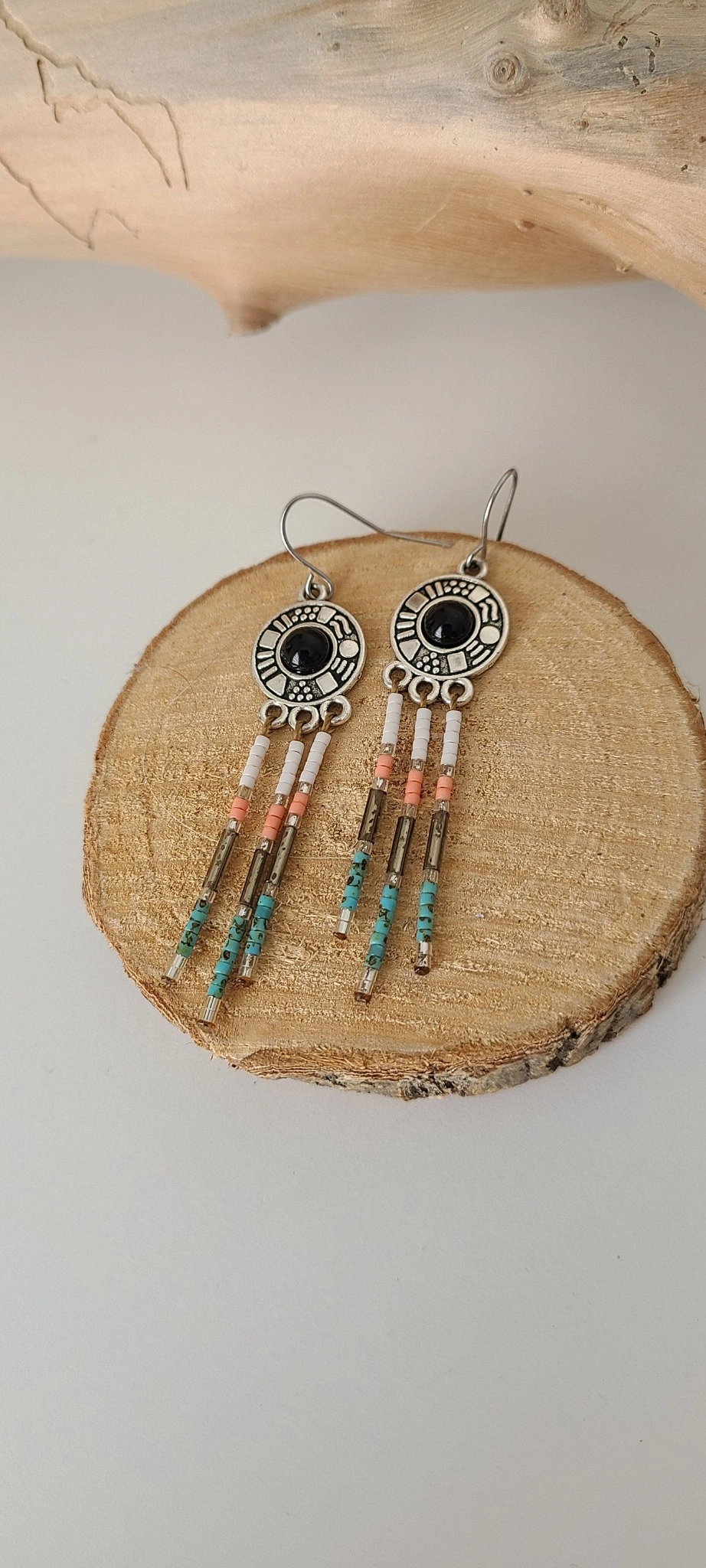 Boucles d’Oreilles Ethniques Noires Avec Cabochon Et Perles Miyuki