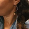 Boucles D’Oreilles Cercle Doré Avec Perle Noire Et Pampille