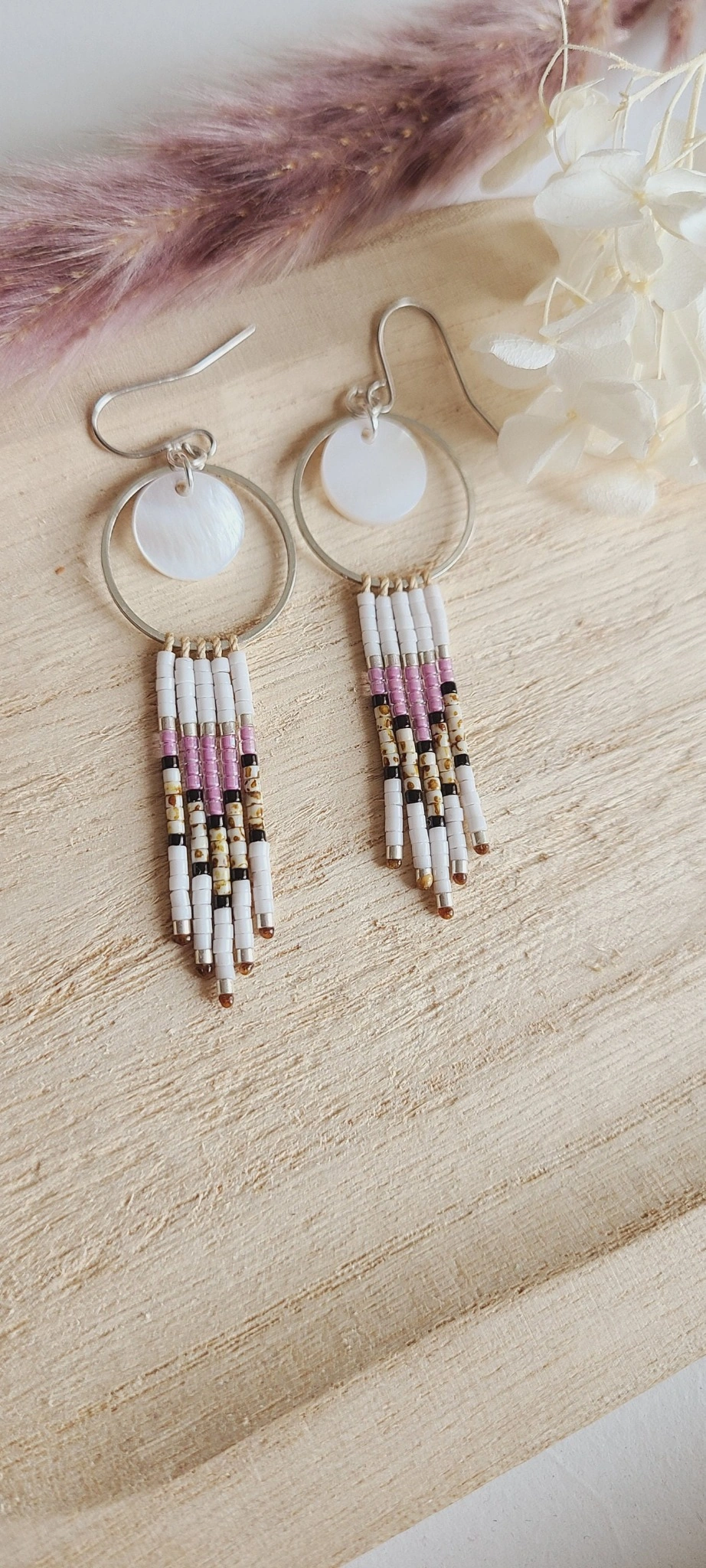 Boucles d’Oreilles Bohèmes Blanches Avec Nacre Et Miyuki