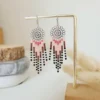 Boucles d’Oreilles Bohèmes Noires Et Roses Miyuki