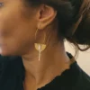 Boucles Créoles Ventail Dorées Avec Perle Blanche