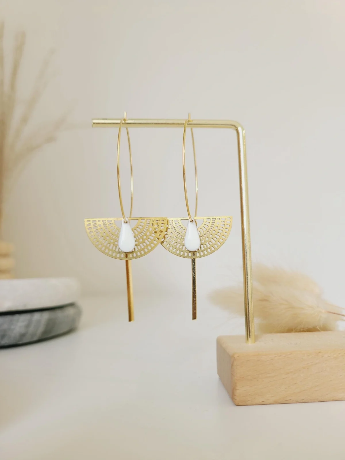Boucles Créoles Ventail Dorées Avec Perle Blanche