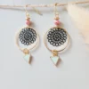 Boucles Créoles Fleur Dorée Avec Perle Rose