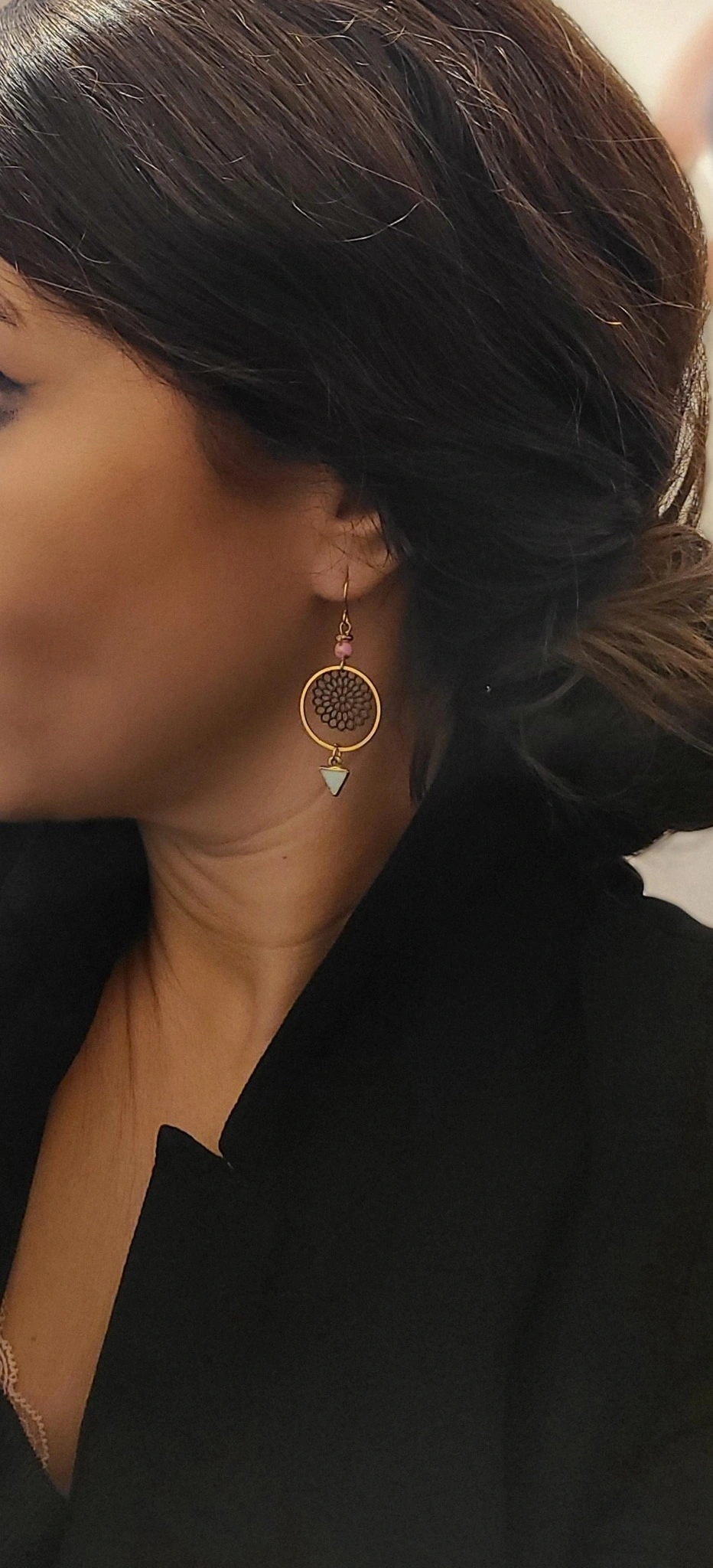 Boucles Créoles Fleur Dorée Avec Perle Rose