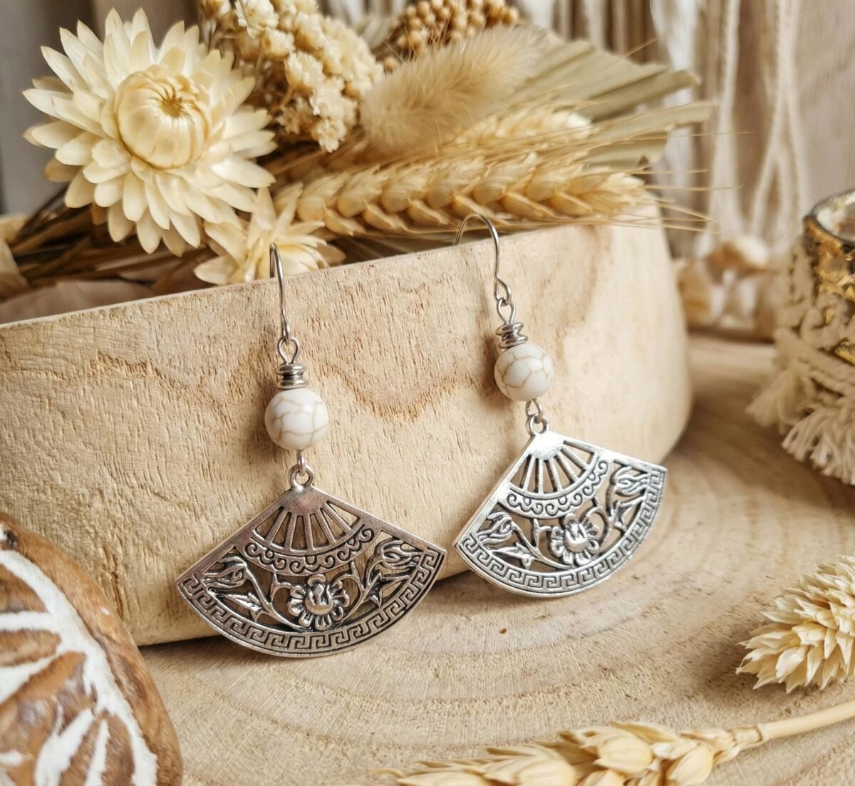 il_fullxfull.7449637660_nyte Boucles d’Oreilles Éventail Argenté Avec Perle Naturelle Ivoire – Élégance Fait Main