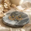 Boucles d'Oreilles Dorées "Cœur Solaire" — Éventail Ajouré