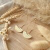 Créoles Dorées "Demi-Lune" — Pendentif Brossé Minimaliste