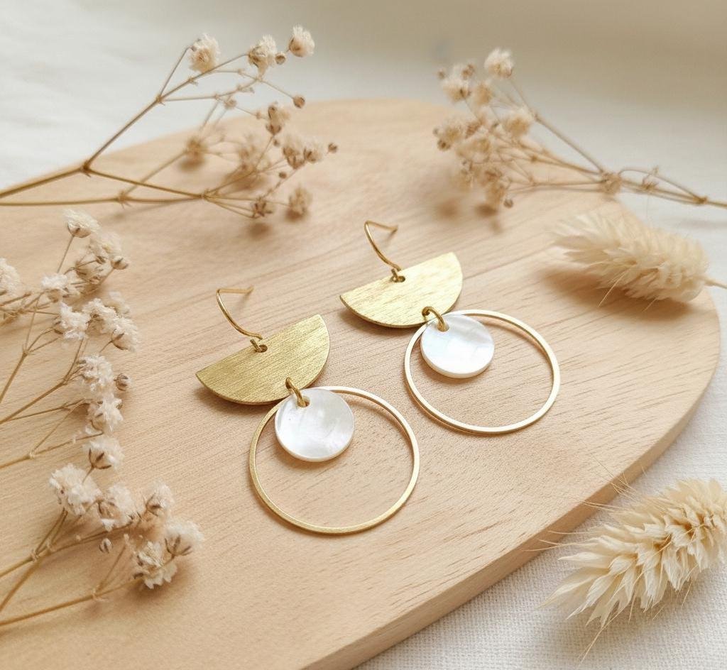 Boucles d'Oreilles Nacre Dorées "Harmonie" — Demi-Lune & Anneau