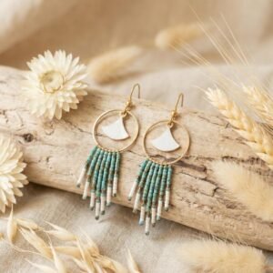 Boucles d'Oreilles Dorées "Vent Bohème" — Franges Miyuki & Émail Blanc