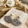 il_fullxfull.7495964969_iph1 Boucles d’Oreilles Éventail Argenté Avec Perle Naturelle Ivoire – Élégance Fait Main