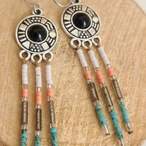 Boucles d’Oreilles Ethniques Noires | Cabochon Central Et Franges En Perles Miyuki | Style Tribal Chic | Poamongaux | Fait Main