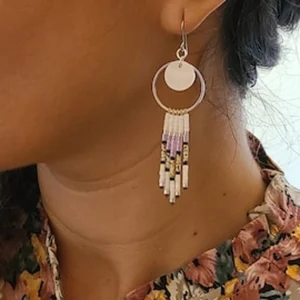 Boucles d’Oreilles Bohèmes Blanches | Nacre Et Perles Miyuki | Anneau Argenté Léger | Poamongaux | Fait Main