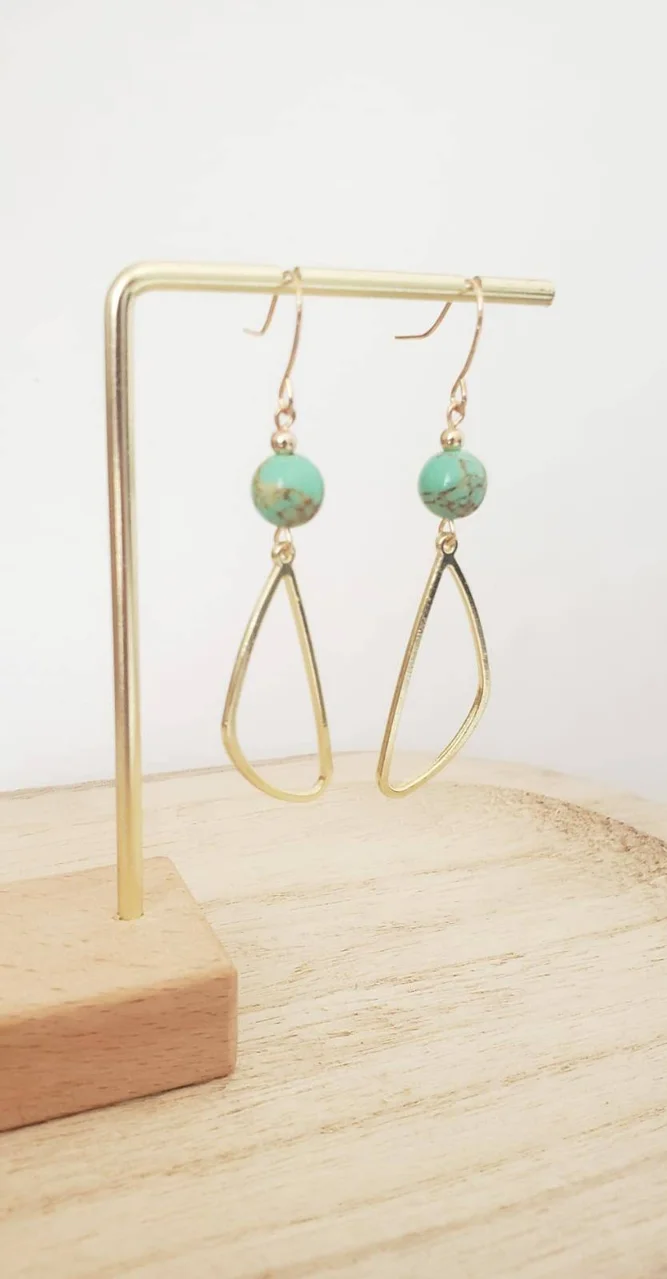 Boucles D’Oreilles Pendantes Dorées Avec Perle Howlite Turquoise