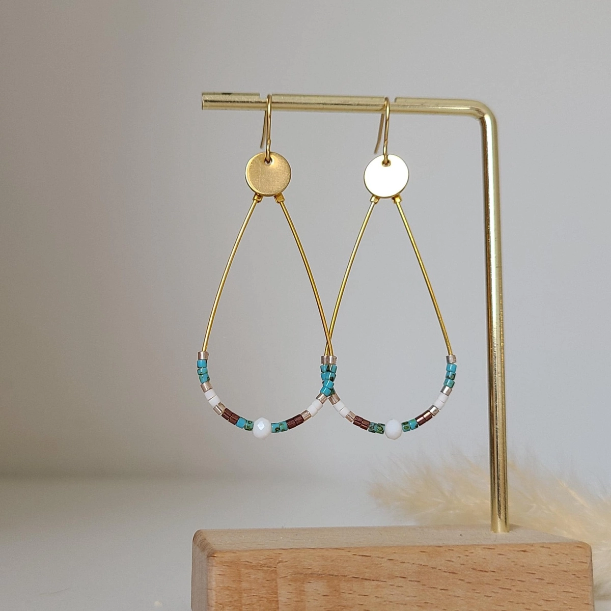 Boucles d'oreilles géométriques avec perles de Miyuki colorées, dorées et turquoise
