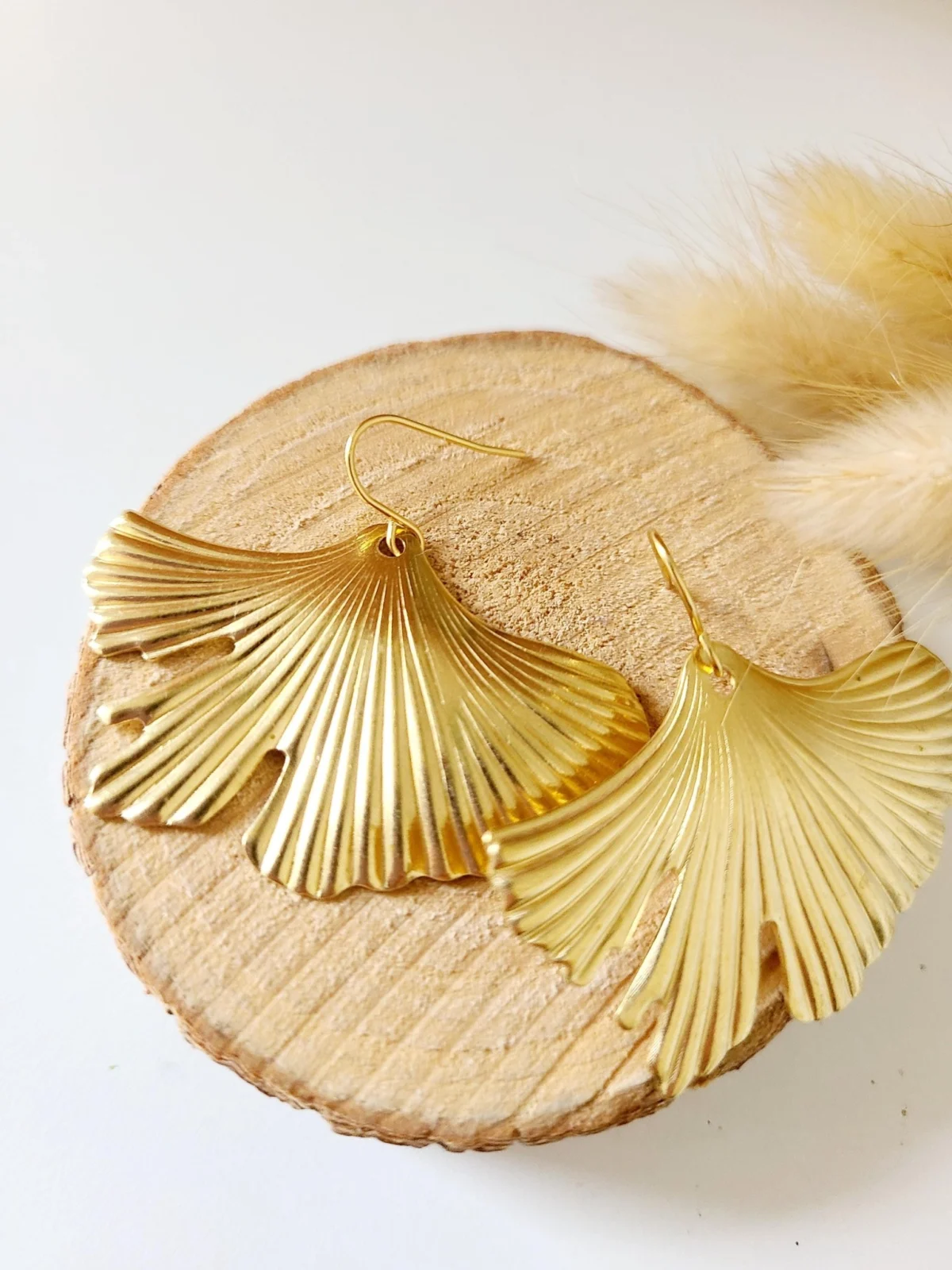 il_fullxfull.6461023933_j5ra Boucles D’Oreilles Feuille De Ginkgo Dorée Chic