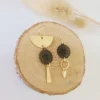 Boucles D'Oreilles Asymétriques Dorées Avec Mandala, Anneaux Et Feuille