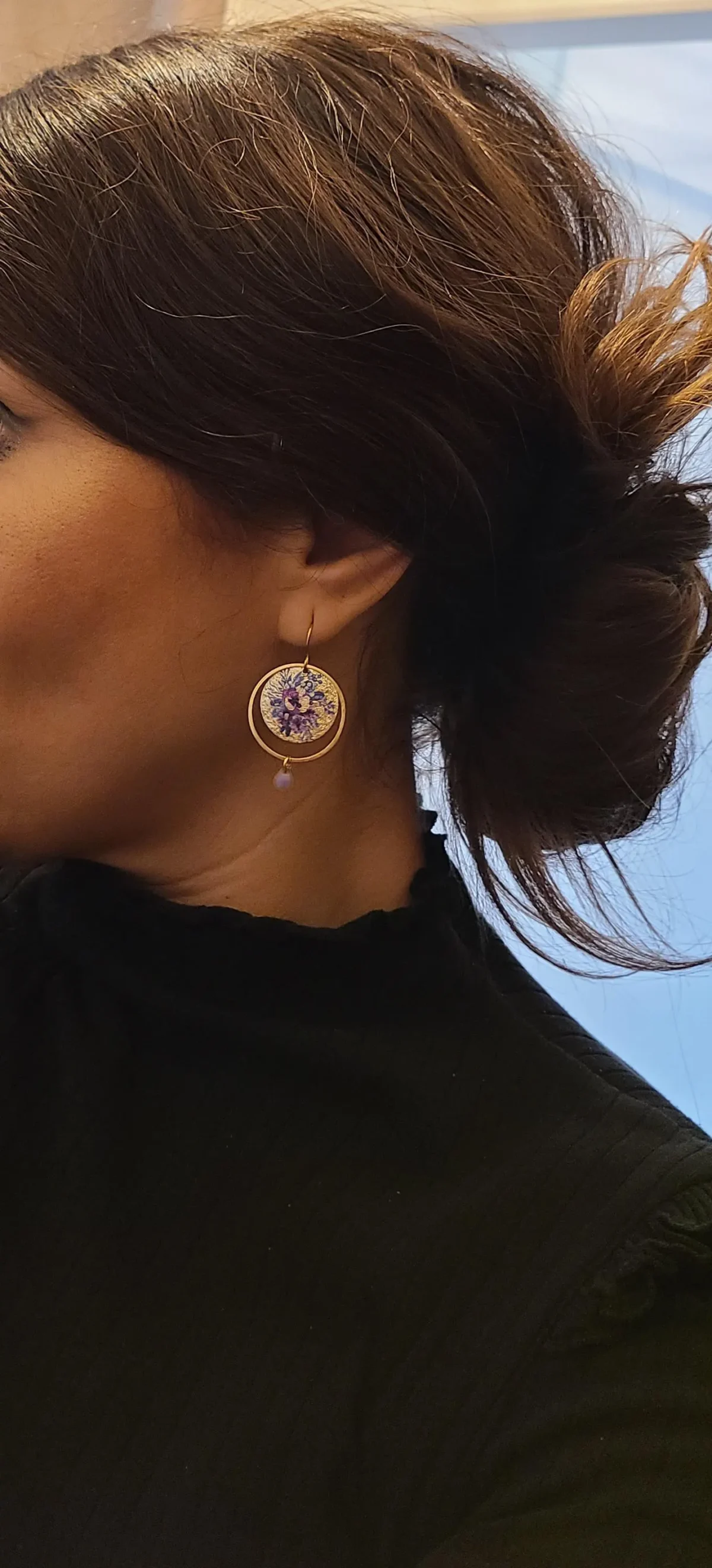 il_fullxfull.6578726269_6rvv Boucles d’Oreilles Japonaises Dorées Motif Floral Violet – Bijoux Artisanaux Fait Main