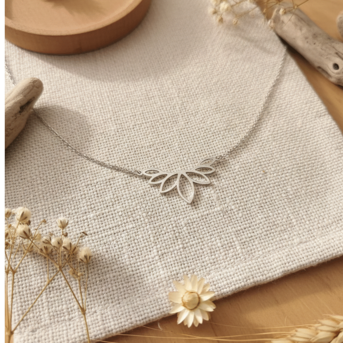 Collier fleur de lotus acier inoxydable – Bijou minimaliste doré ou argenté