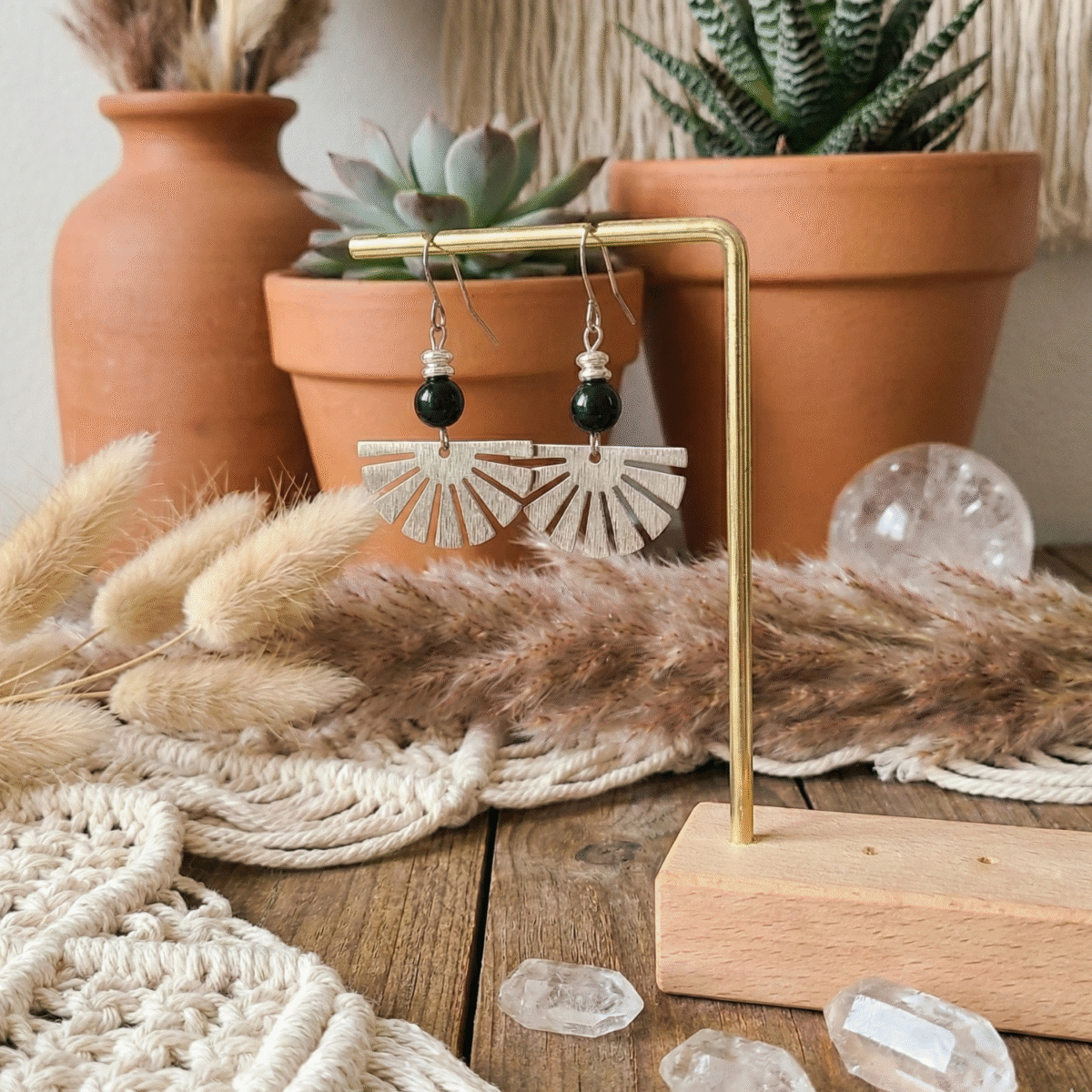 Boucles d'oreilles éventail argentées en acier inoxydable – Perle noire