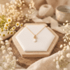 Sans titre (1000 x 1000 px)(5) Collier Doré "Goutte Blanche" — Émail & Détail Martelé