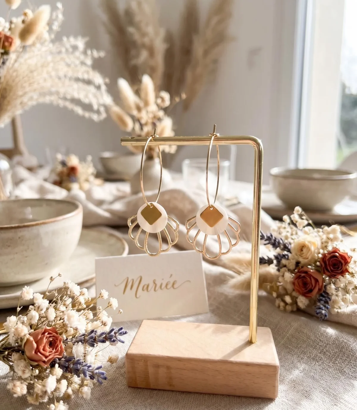 Créoles coquillage mariage sur faire-part et fleurs séchées Créoles coquillage mariage sur faire-part et fleurs séchées