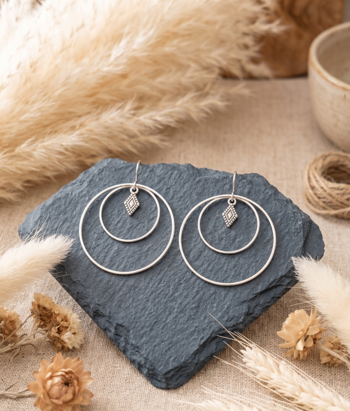 Boucles d'Oreilles Argentées "Écho Bohème" — Double Cercle & Losange