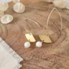 Boucles d'oreilles marquise éventail martelé et perle nacrée blanche pour mariage, fait main à Nancy