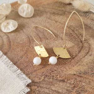 Boucles d'oreilles marquise éventail martelé et perle nacrée blanche pour mariage, fait main à Nancy