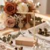 boucles-oreilles-rosace-mariage-detail Détail de la rosace florale dorée et de la goutte émaillée blanche