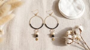 Bijoux et peau sensible : boucles d'oreilles en acier inoxydable, howlite noire et perle d'eau douce