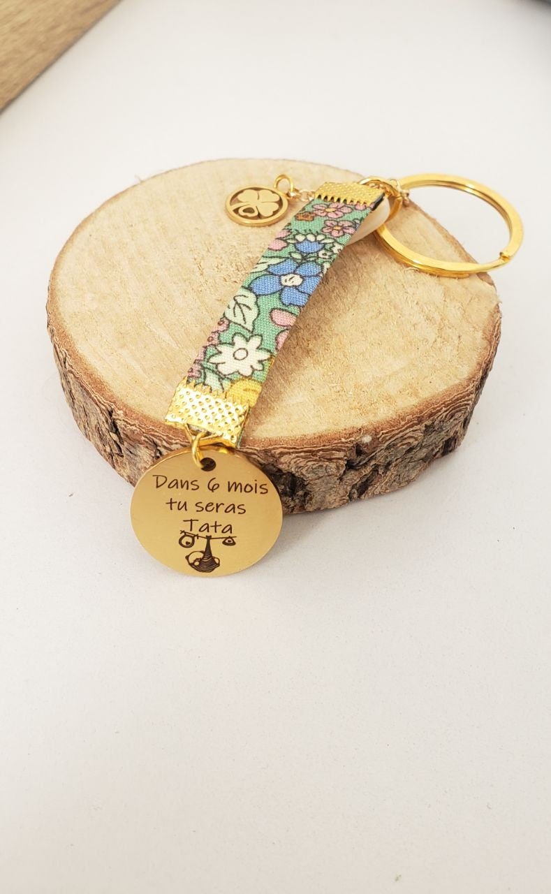 Porte-clés annonce grossesse – tissu Liberty et médaille gravée - photo 3