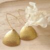 Boucles d'Oreilles Dorées "Solstice" — Triangle Martelé en Laiton Brut - photo 2 Boucles d'Oreilles Dorées "Solstice" — Triangle Martelé en Laiton Brut - photo 2