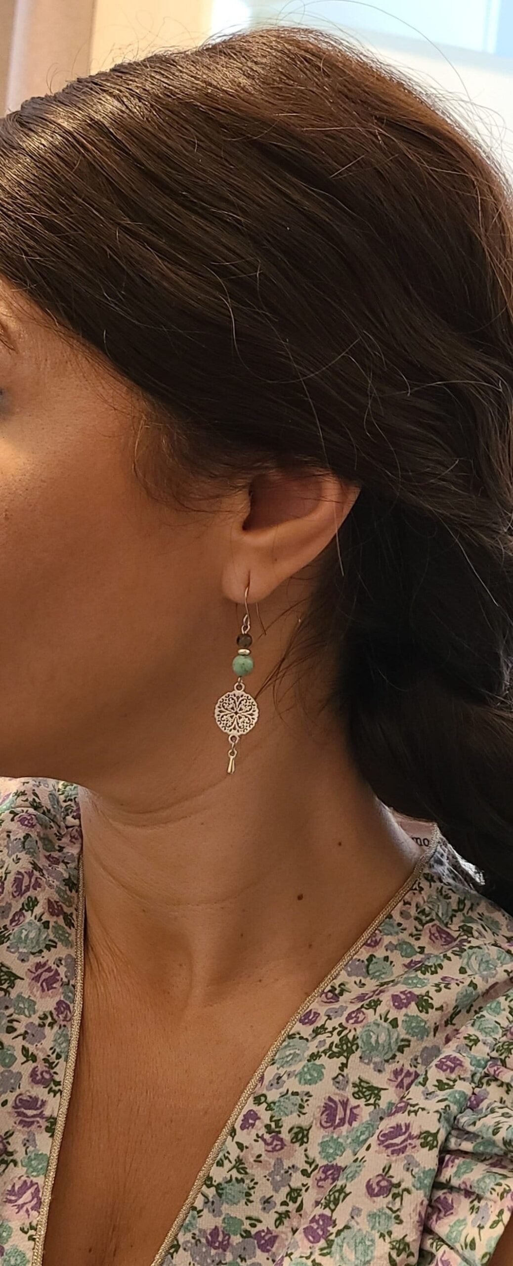 Boucles d'Oreilles Argentées "Arabesque" — Rondes Ajourées & Perles Naturelles