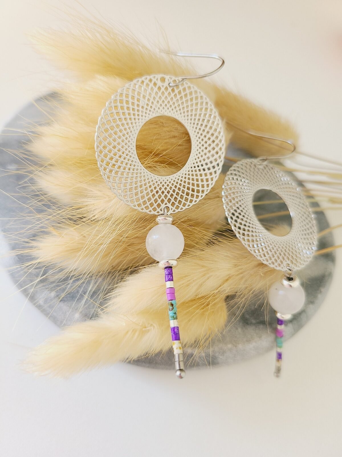 Boucles d'Oreilles Tissées "Cascade" — Cercle Ajouré & Quartz Blanc - photo 4