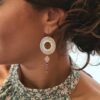 Boucles d'Oreilles Tissées "Cascade" — Cercle Ajouré & Quartz Blanc - photo 2