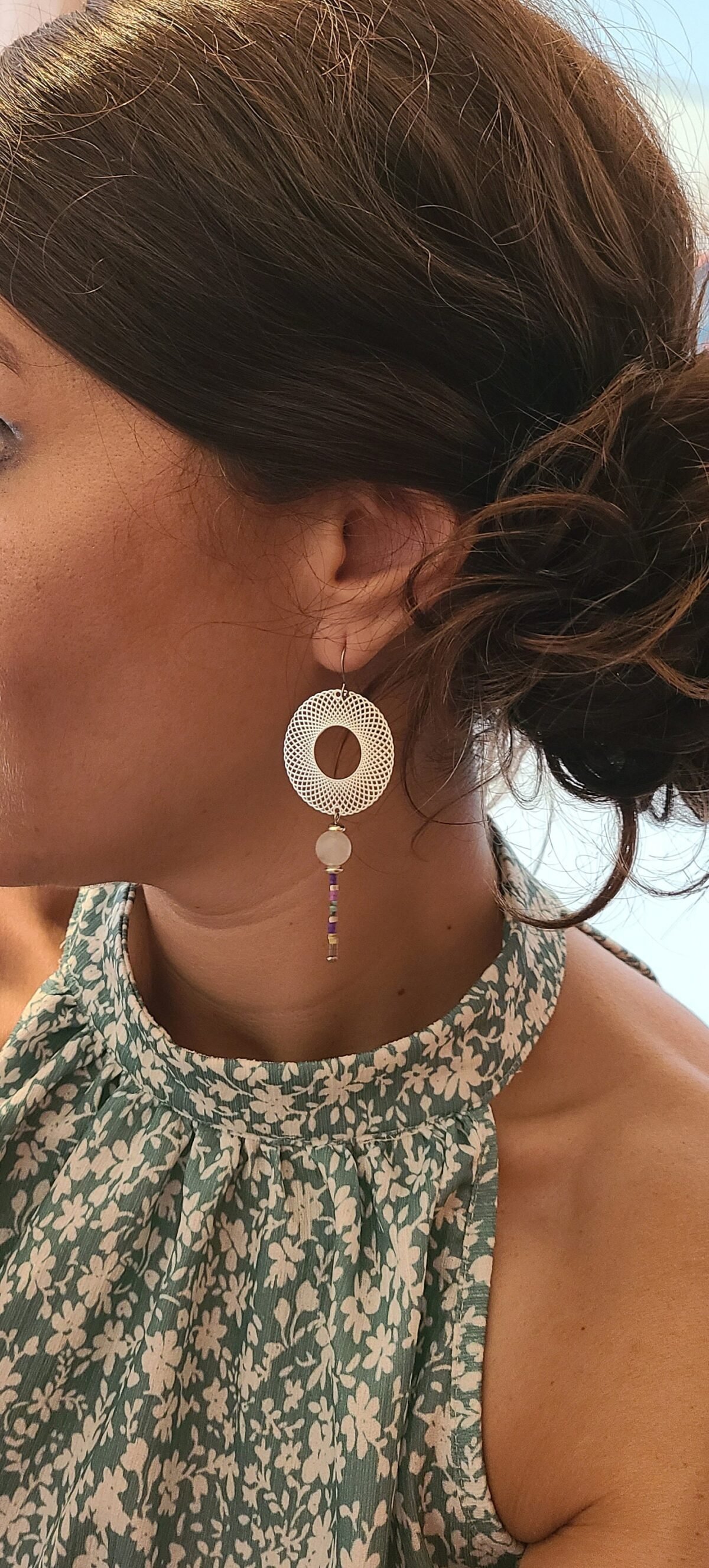 Boucles d'Oreilles Tissées "Cascade" — Cercle Ajouré & Quartz Blanc - photo 2
