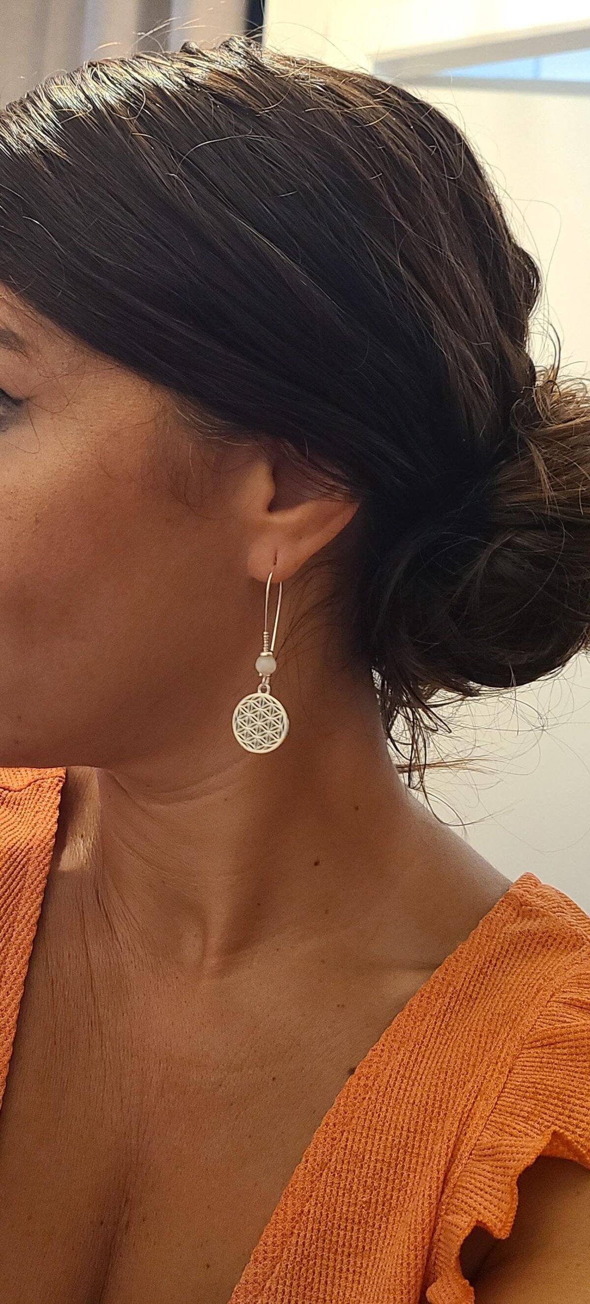 Boucles d'Oreilles Argentées "Fleur de Vie" — Disque Ajouré & Nacre