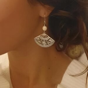 Boucles d'Oreilles Argentées "Dentelle" — Grand Éventail Ciselé & Nacre